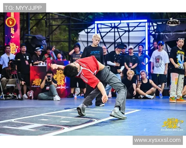 南京街舞队在全国街舞大赛中的默契配合与精彩表现分析